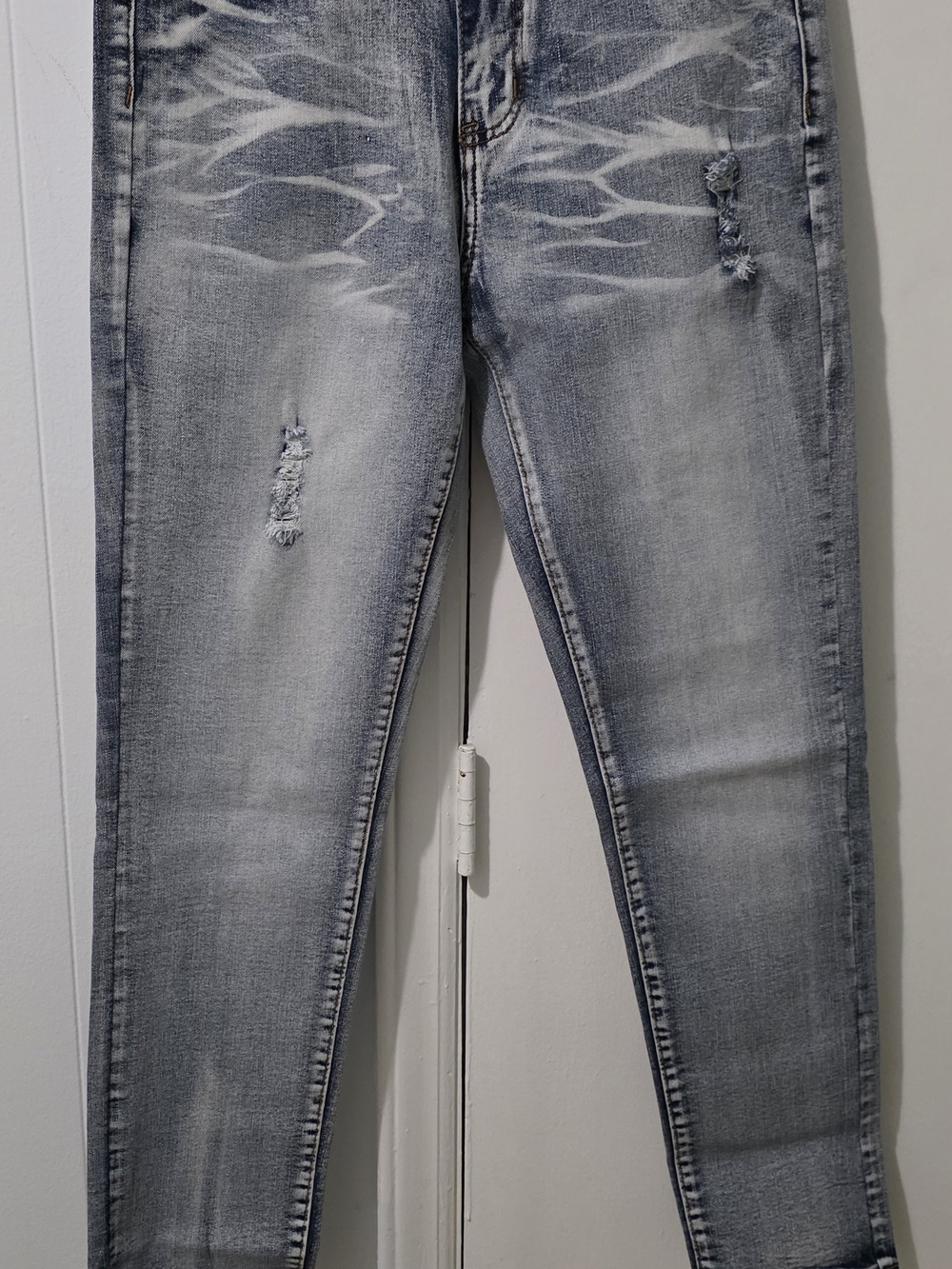 Men's Light Wash Distressed Slim Jeans